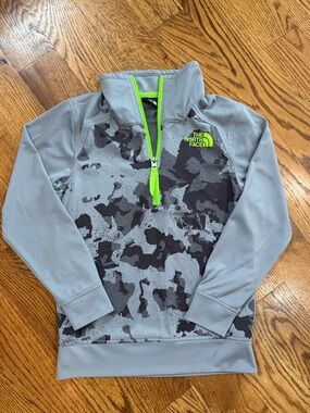 The North Face Quarter Zip Shirt. Size Small. Like New Condition.
